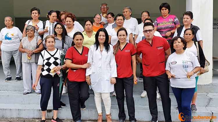 Amor infinito por la profesión 2 médicos cubabanos en Ecuador
