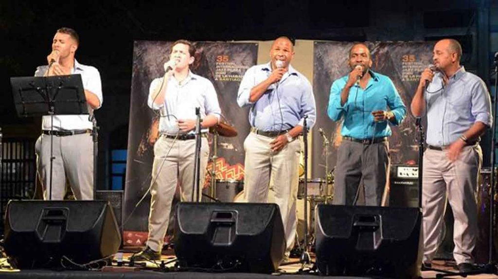 El grupo Vocal Con Paz interpretó tres canciones en el espectáculo de clausura de la edición 35 del Festival Jazz Plaza, celebrado en la subsede de Santiago de Cuba, el 19 de enero de 2020. Foto:Miguel Rubiera Justiz/ACN.