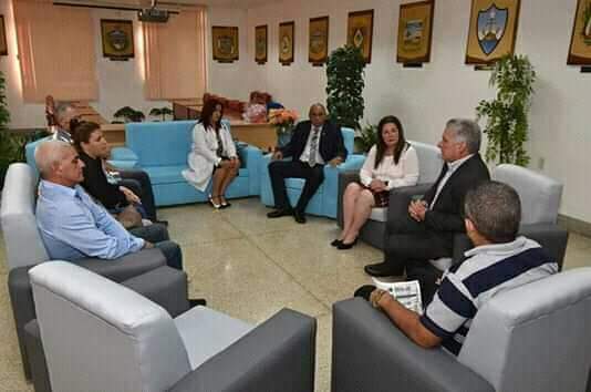 Encuentro del Presidente cubano con familiares de Landy Rodríguez Hernández, uno de los dos galenos cubanos secuestrados en Kenya desde el 12 de abril de 2019. Foto: Presidencia de Cuba.