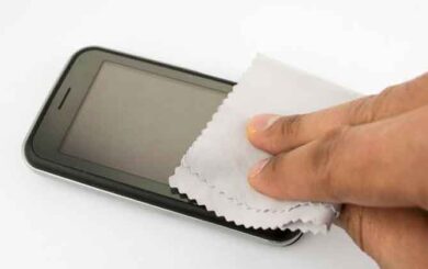 Cómo limpiar la pantalla del celular y otros dispositivos electrónicos
