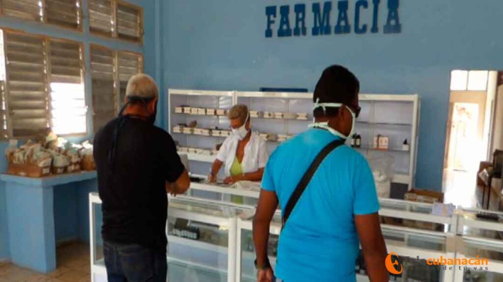 farmacia con activistas