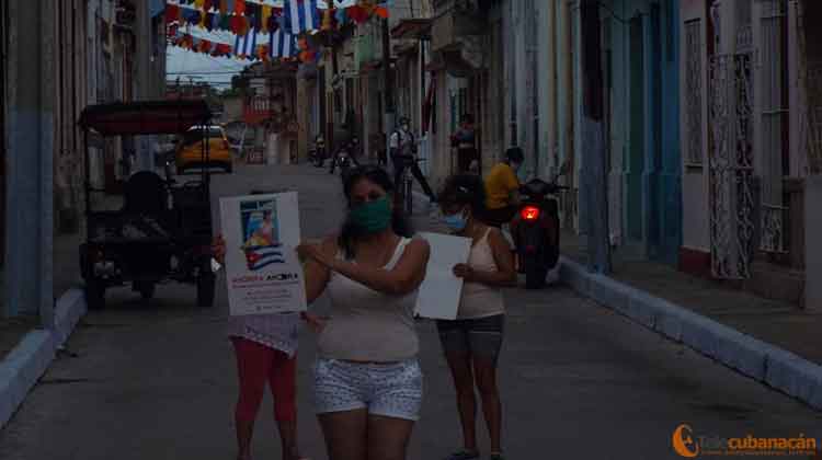 personas carteles 1 mayo