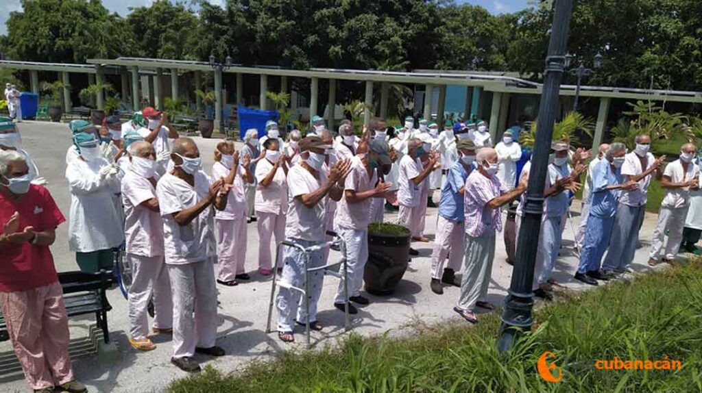 Un día de celebración diferente 8 abuelos hogar ancianos covid