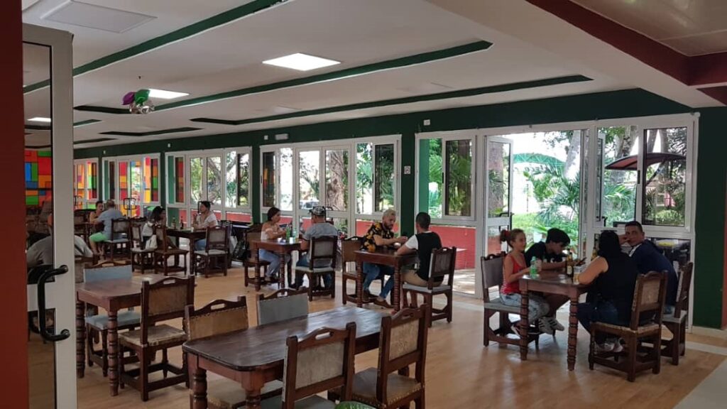Enclavada en el Complejo Recreativo Arcoiris, la cafetería Palmarito resulta una opción para grandes y chicos este verano.
