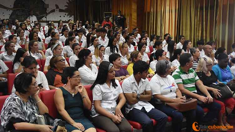 Durante el encuentro, los futuros trabajadores de la salud, pudieron conocer directamente sobre la vida de dos grandes de la historia de la nación.