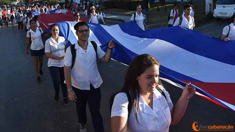 Los futuros profesionales de la salud tomaron las principales arterias de la ciudad para recordar a los 8 estudiantes de medicina.