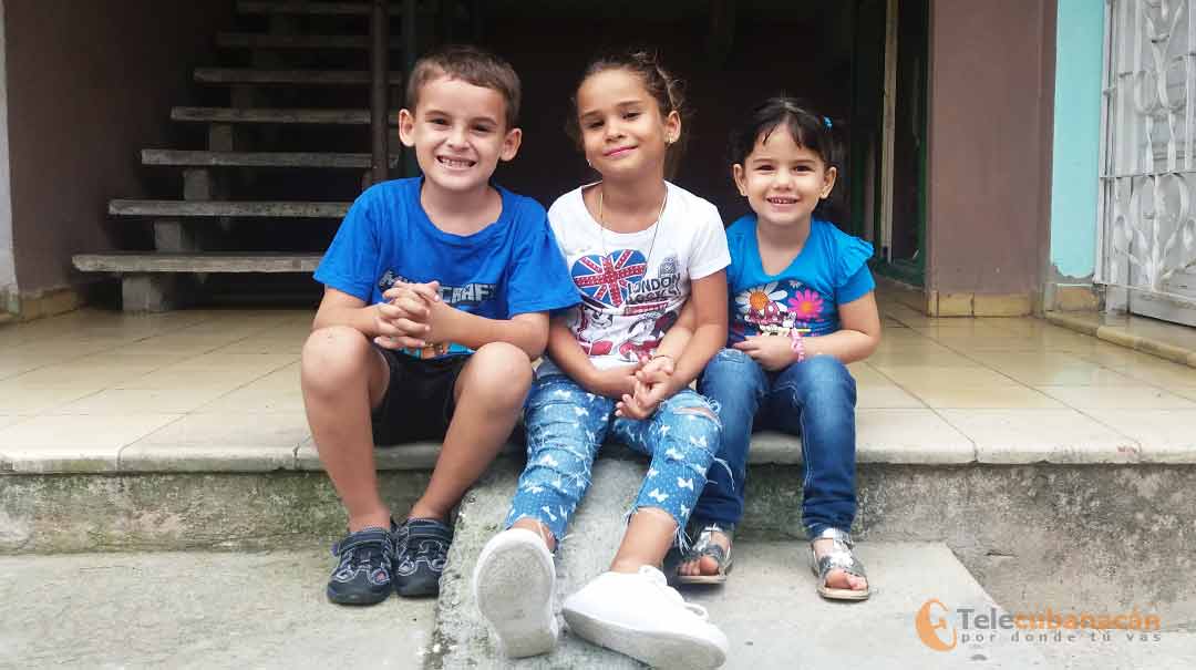 niños sonrientes