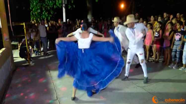 Las danzas y tradiciones campesinas también devinieron muestra del compromiso de este pueblo con sus raíces e identidad.