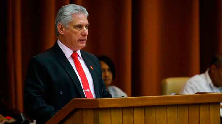 El presidente cubano, Miguel Díaz-Canel inicia discurso de clausura. Foto: Irene pérez/ Cubadebate.