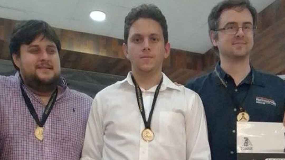 En este certamen, Albornoz terminó igualado en la primera posición, con otros tres jugadores. Foto: columnadeportiva.com