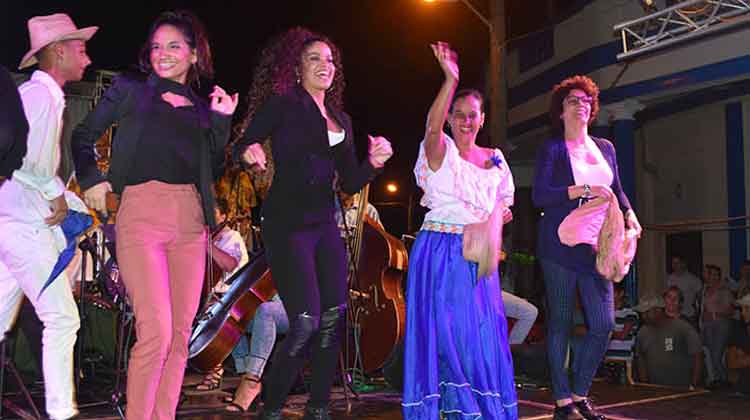Luna Manzanares y Annié Garcés deleitaron a los presentes.(Foto: Carlos Rodríguez Torres)