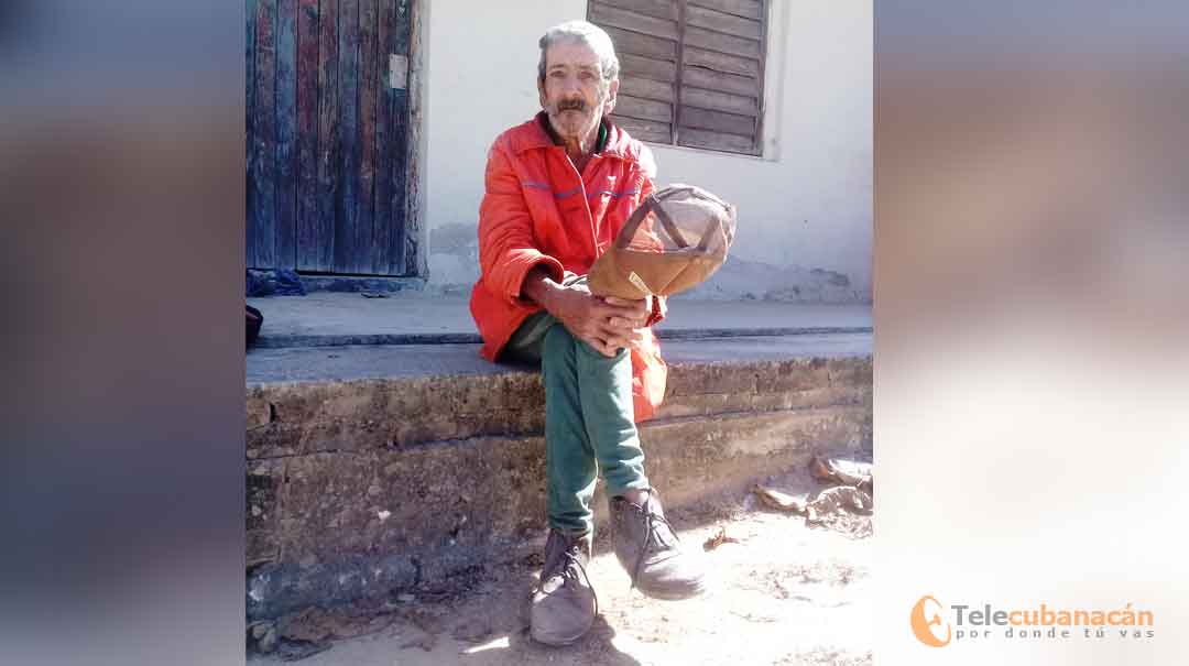 A sus 85 años de edad Cubita sigue vagando alrededor de las casas blancas, como las llama él, donde se encuentran grandes amigos, hermanos, padres y hasta un hijo que la muerte le arrebató.