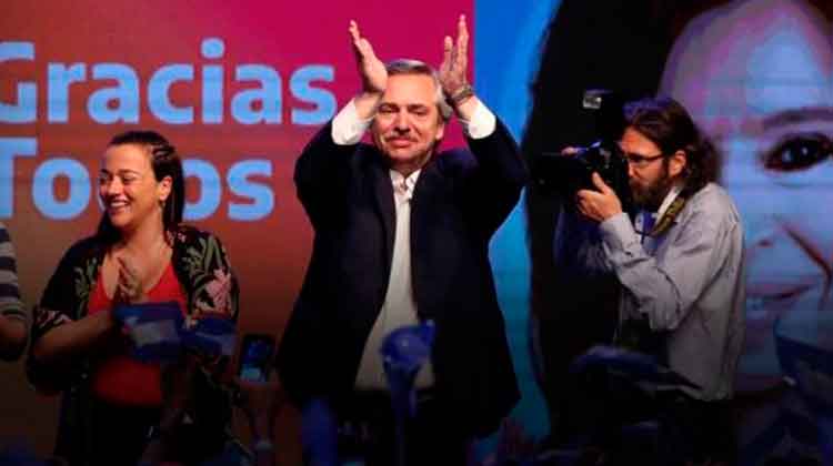 Fernández, en la fórmula presidencial junto a la expresidenta de la nación Cristina Fernández de Kirchner, se impuso en las elecciones realizadas el pasado 27 de octubre.