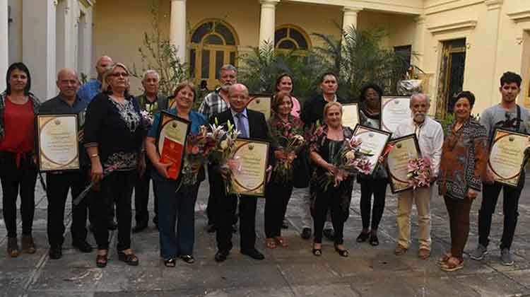Condecoran a villaclareños con la condición de Personalidad Distinguida de la Ciencia. Foto: Carlos Rodríguez Torres/CMHW