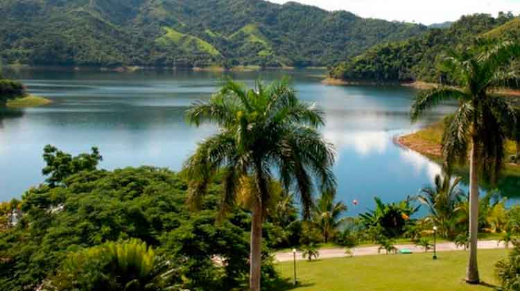 Hanabanilla: Lago entre montañas cubanas. Foto: Arelys María Echevarría Rodríguez.