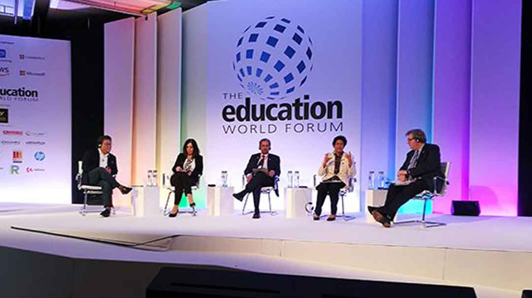 Presentación de la ministra de Educación de Cuba, Ena Elsa Velázquez, en un panel junto a sus homólogos de Croacia y Pakistán, en el Forum Mundial de Educación celebrado en Londres. Foto: @elsa_ena.