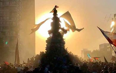 Miles de chilenos celebran nuevo año en la plaza de la Dignidad