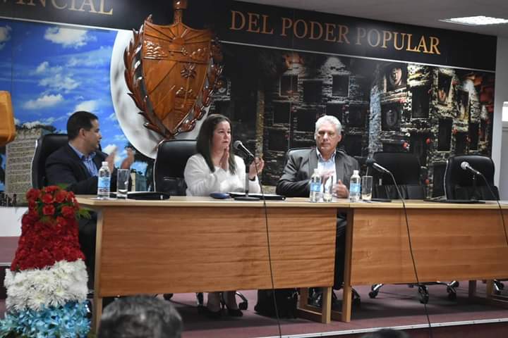 Asiste Presidente cubano a Toma de Posesión de nuevos cargos de gobierno en Villa Clara.