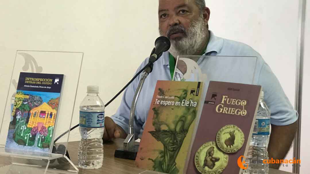 El escritor Lorenzo Lunar presentó la recopilación de cuentos Te espero en Ele’ha, de Claudio G. del Castillo.