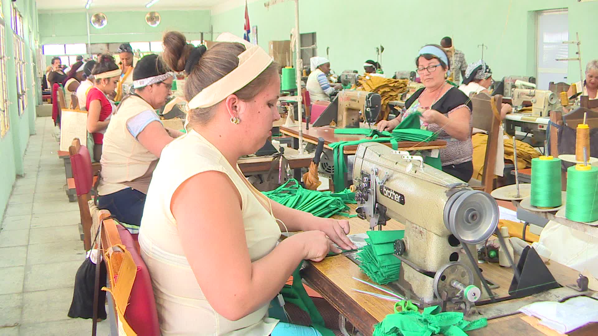 trabajadoras taller textil