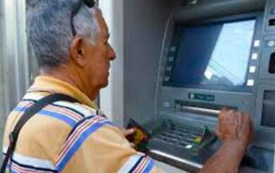 Pensionados cubanos cobrarán sus prestaciones monetarias con tarjetas magnéticas