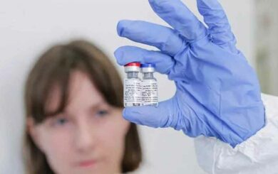Inicia Rusia vacunación contra la COVID-19 en Moscú