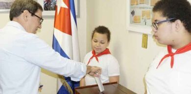 Canciller de Cuba votó por el Código de las Familias