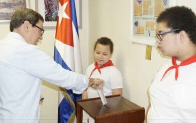 Canciller de Cuba votó por el Código de las Familias