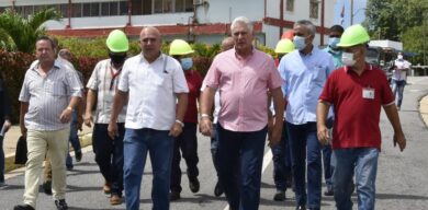 Presidente cubano visita termoeléctrica Carlos Manuel de Céspedes y otros sitios de interés en Cienfuegos