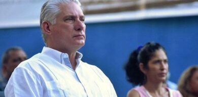 Asiste presidente cubano a actividad por el aniversario 35 de los Joven Club de Computación