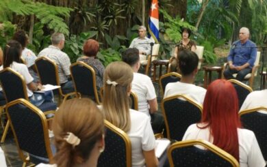 Díaz-Canel dialoga con trabajadores sociales, un proyecto creado por Fidel hace 22 años