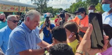 Presidente Díaz-Canel visita barrio habanero en transformación La Federal