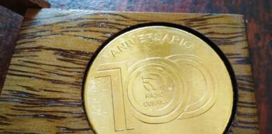 Entregan sello dorado del Centenario a la Radio de Villa Clara