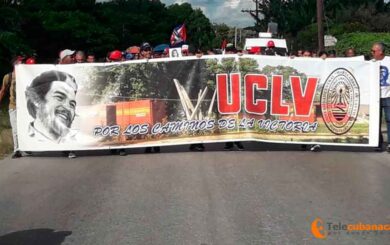 Jóvenes villaclareños rinden homenaje al Che