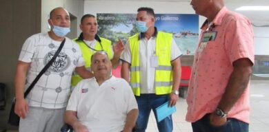Profesor Ronaldo Veitía llegó a La Habana y será atendido en el Hospital Hermanos Ameijeiras