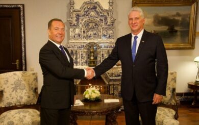 Presidente cubano se reúne con Dimitri Medvedev