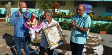 Celebran en Villa Clara Acto Nacional por el Día del Educador
