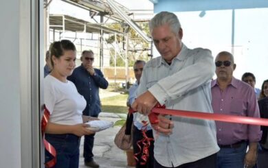Inaugura Díaz-Canel planta productora de antibióticos de amplio espectro en Cuba
