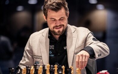 Gran Maestro noruego Magnus Carlsen arrecia carrera hacia cima de torneo de ajedrez de Wijk aan Zee