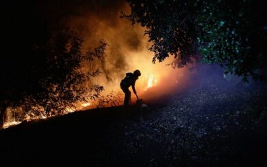 Chile pide auxilio internacional por devastadores incendios que dejan al menos 13 muertos