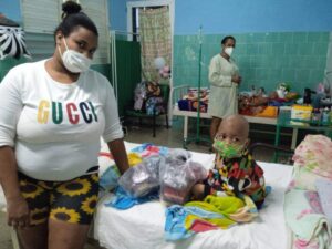 FB_IMG_1691943467485-300x225 Realizan miembros del MININT donación de juguetes a pacientes del área 4 del pediátrico villaclareño