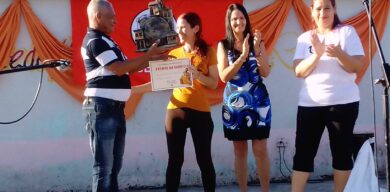 Entregan Premio del Barrio a centro docente de Manicaragua.