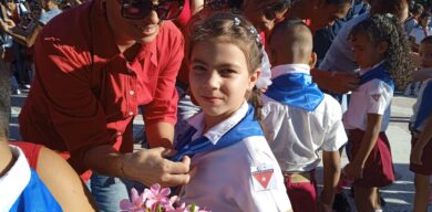Más de 6000 estudiantes villaclareños recibieron la pañoleta  azul este 9 de octubre