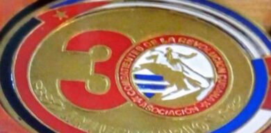 Confieren a Raúl sello conmemorativo 30 aniversario de la ACRC