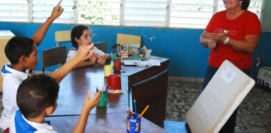 Díaz-Canel: Abrazo cálido y agradecido a los maestros cubanos