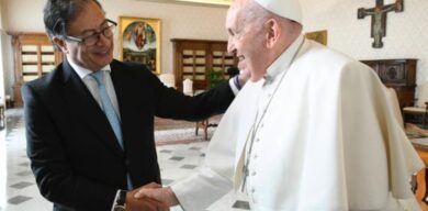 Presidente colombiano propone al papa Francisco entablar diálogo con el ELN en el Vaticano