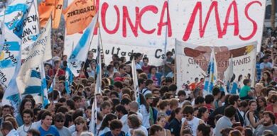 Argentinos recuerdan a los 30 mil desaparecidos por la dictadura
