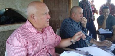 Intercambia Tapia Fonseca con productores quemadenses