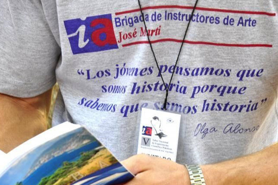 instructor arte pulover frase olga alonso