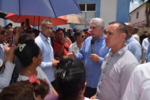 IMG-20250522-WA0278-300x200 Miguel Díaz-Canel realiza visita de trabajo a provincia cubana de Villa Clara